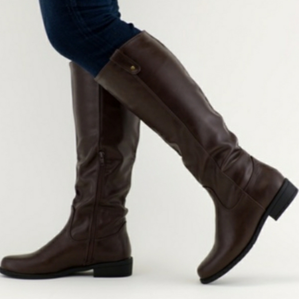 NWOT Sociology Tippie Button Boots Brown Size 8